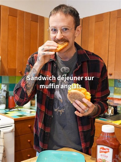Mon dîner-chaos de sandwich déjeuner avec muffin anglais. DÉ-LI-CIEUX. 🍳 #diner #humour