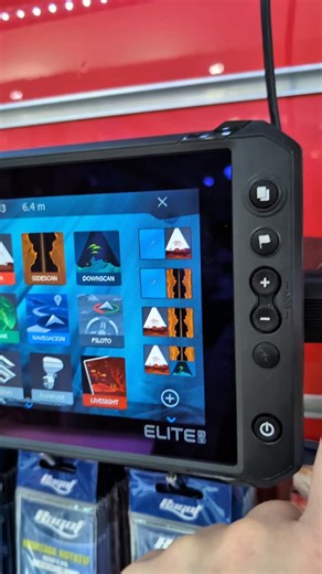 Pinguinofishing on Instagram: "🚀🎣 ESTO YA ES OTRO NIVEL DE PESCA 🎣🚀 Hoy te enseño la Lowrance Elite FS y ojo porque esto marca la diferencia de verdad 👇 🧠 Livesight/ Activetarget 👉 Ves el pescado en tiempo real, moviéndose bajo la embarcación 📡 ActiveScan 👉 Estructuras, fondos y peces con un nivel de detalle brutal ⚡ Respuesta instantánea 🎯 Precisión total 🔥 Tecnología que cambia cómo pescas Esto no es una sonda más. 👉 Es ver lo que antes solo intuías. 🛒 Disponible en Pinguino Fishi