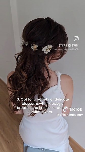 Cómo elegir flores para el peinado de novia