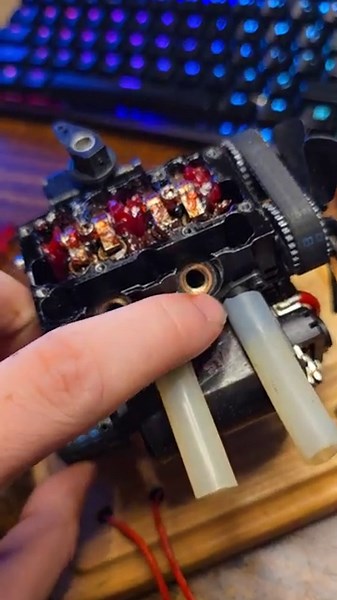 How I (might) have resolved the horrible reliability on the #Toyan FS-L200