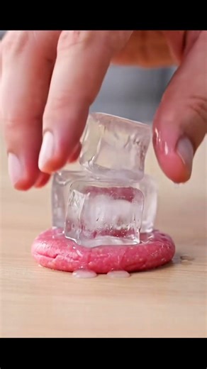 Use cubos de gelo para remover chiclete #Shorts