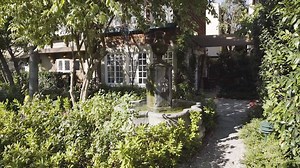 Secluded, stylish and sun-drenched, The Charlie Hotel calls itself an English bungalow hideaway. Get to know the property that Charlie Chaplin and Marilyn Monroe called their home away from home: http://ow.ly/bF4f30jiExQ. | Visit West Hollywood