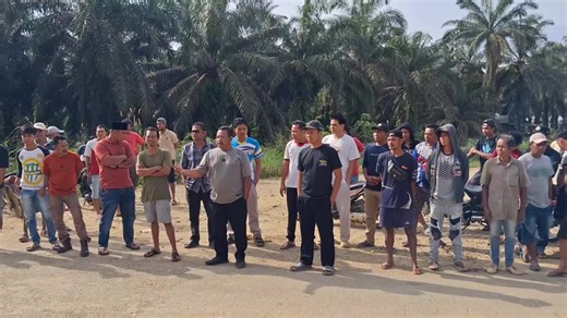 demo masyarakat terhadap pabrik SKA 2 timpeh