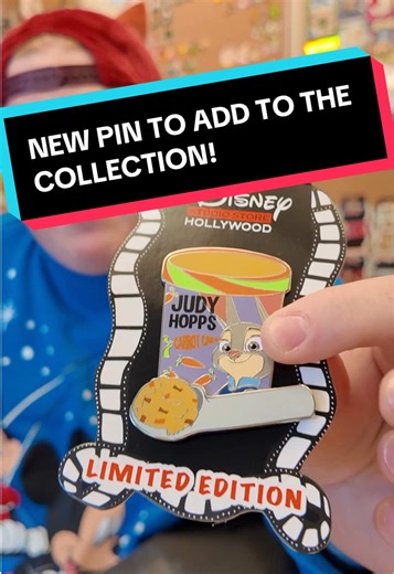 We got to add a new pin and a badge to the collection! Tell me what you think of the Gary de snake badge holder idea @WDW Kevin I look forward to trading with you in Disneyland for my birthday! #disneyland #pins #trading #collection #zootopia