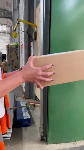 THE JOURNEY OF A PARCEL 📦 Here’s our CEO Matthew giving you a quick insight into what happens to your packages, once you have dropped them off at your designated drop-off point! 🚚 Would you be interested to see the rest of the journey? #despatchcloud #courier #business #businessowner #businesscheck #businesstok #courierservice #parcels #packages