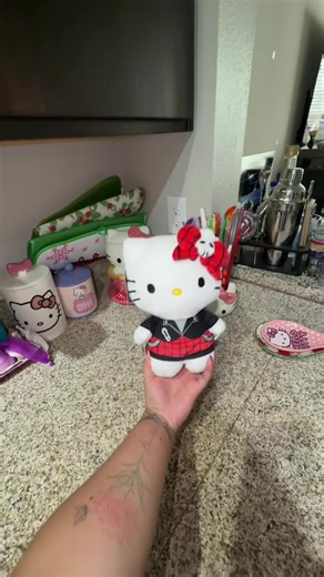 Found this cute Hellokitty Nana 💖 #adventureswithnana #hellokitty #hellokittynana #nana #nanahellokitty