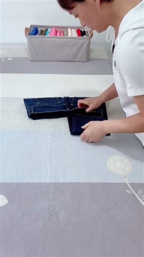 The Folding Hacks on Instagram: "Fast way to fold jeans😄#jeansfolding #storage #lifetip #foryou #laundrytoken"