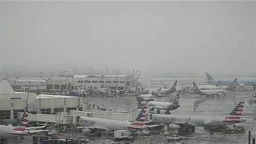 Snow triggers major flight delays, cancellations at SEA airport