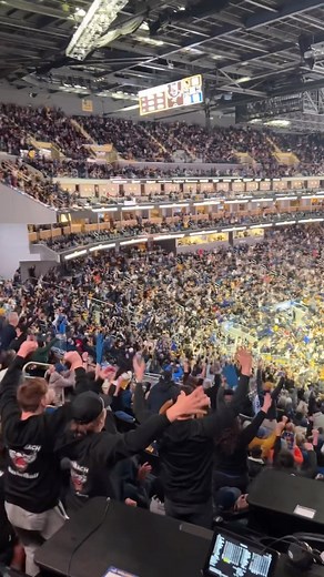 3.9K views · 275 reactions | Energy at Chase Center tonight? Chef’s kiss 奈 | Chase Center | Facebook