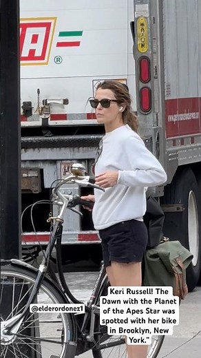 Keri Russell! The Dawn with the Planet of the Apes Star was spotted with her bike in Brooklyn, NYC