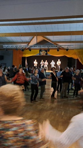 🎶 Fest-noz au festival Roue Waroch de Plescop #Morbihan #musique #bretonne #festnoz #festival #Plescop | Actu Morbihan