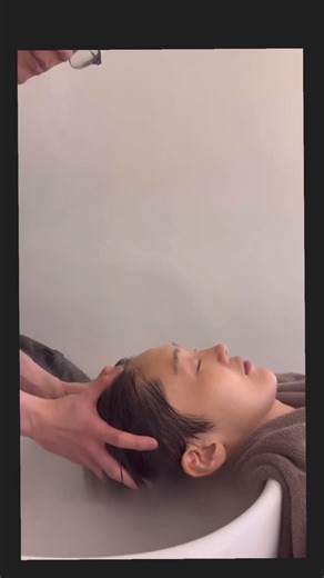 PETE KANG Salon&Academy / 피트강 on Instagram: "계절이 바뀔때마다 많은 고객님들이 사랑해주시는 PETE KANG HEAD SPA SYSTEM. 스페셜리스트 백관희 디자이너에게 건조한 두피와 모발을 촉촉하게 리프레싱 받으시길 추천 드립니다. As the seasons change, Our clients continue to show their love for the PETE KANG HEAD SPA SYSTEM. We highly recommend a refreshing treatment for dry scalp and hair with Specialist Baek Gwanhee, who will restore moisture, balance, and vitality to your scalp and feeling. #PETEKANG #shiseidoprofessional #피트강아티잔 #살롱 #헤드스파"