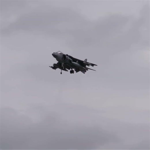 AV-8B Harrier Jet Maneuvers Like Nothing Else #aircraft #aviation