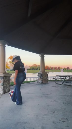 Strut✨🪩 . . . Right into 2026! Happy New year! 🎊 #strut #soccergirl #soccertiktok #freestyler #soccer