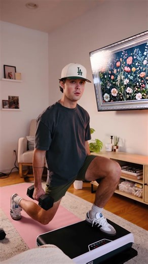 Combining your workouts with a vibration board completely changes the whole experience! 🤩🏋️‍♀️