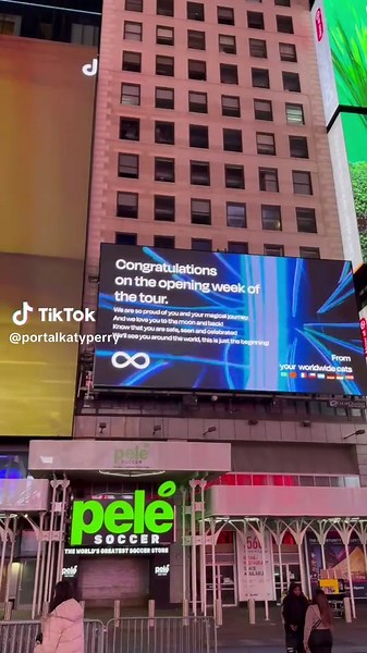 Katy has taught us that love is the key that opens every door. Today, we wanted to remind her that she is never alone; our love for her is boundless, unwavering, and eternal. So, for the next 24 hours a very special message from her katycats all over the world will be playing at Times Square. 🧡 From: Portal Katy Perry Katy Perry Brasil Katy Daily Brasil Team Katy Perry BR Tudo Katy Today Katy P Katy’s Pics Katy Perry China Katy Perry France KP Daily Katy Perry Argentina Katy Perry Chile Katy Pe