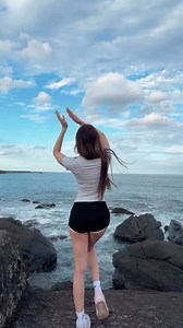 695K views · 16K reactions | Bali has one of the most pretty beaches. Excited for my show tonight! It’s the birthday party with fans yay | MS PUIYI | Facebook