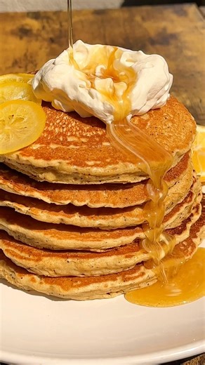 Super easy recipe to make the fluffiest stack of pancakes 🥞 #breakfast #recipe #foodie #shorts