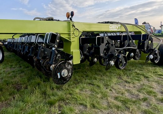 An up-close look at K-Hart's Spyder drill - Grainews