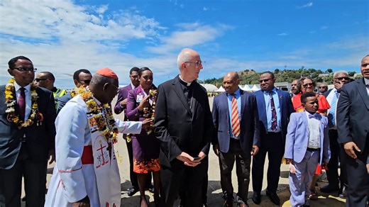 Prime Minister James Marape, accompanied by other distinguished dignitaries, proudly stepped aboard the newly acquired Airbus A220, marking a historic milestone for Papua New Guinea’s aviation sector. The moment carried both national pride and spiritual significance as Cardinal Sir John Ribat conducted a solemn blessing over the aircraft, symbolizing peace, protection, and prosperity for all who will travel on it. Following the blessing, formalities unfolded with an air of celebration and respec
