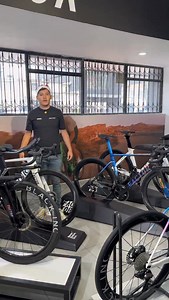 🚴‍♂️✨ FACTOR BIKES | YA EN TIENDA ✨🚴‍♂️ En Tour y Nativa Bicicletas ya contamos con toda la línea FACTOR 🔥 Bicicletas diseñadas sin compromisos, creadas para ciclistas que buscan máximo rendimiento real. ✔️ Desarrollo propio en ingeniería y aerodinámica ✔️ Carbono de alto módulo ✔️ Geometrías de competencia ✔️ Utilizadas por equipos World Tour ✔️ Ruta aero, escaladora y endurance 💰 Modelos disponibles desde $25.990.000 Si buscas una bicicleta exclusiva, rápida y diferente a todo lo demás, FA