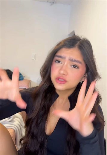 La página es @MACROCELL por si necesitan el dato 🫶🏼