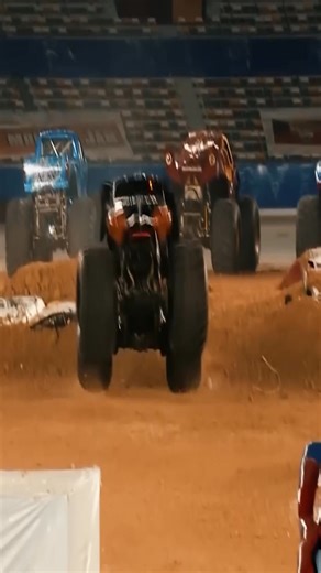 5.7K views · 45 reactions | Monster Mutt Rottweiler: El perro salvaje de acero que muerde la pista | Drakotako Channel | Facebook