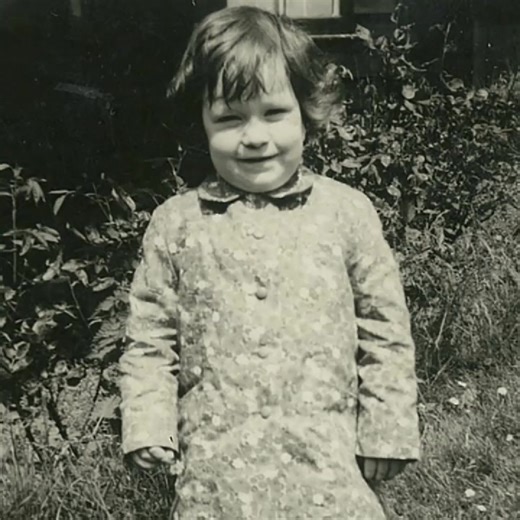 Kathy Burke's hilarious & heartwarming memoir is coming! "A Mind of My Own" - the unfiltered truth about her life. Pre-order now and get ready to laugh out loud! | Simon & Schuster Books UK