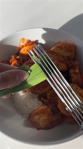 These handy herb scissors make chopping parsley, basil (you name it!) faster, cleaner and way more fun! Fresh herbs straight into the pan 🤌🌿 Get these Herb Scissors on Amazon: https://amzlink.to/az0GF9f8Glefi (We may make 💰 from these links!) | Food Network