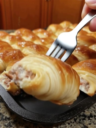 8.9K views | Warning: These little rolls caused a full-blown snack war in my house. 10/10 would make again.” Full recipe  | 혱 혳 혰 혧 혪 혭 혦 | Facebook