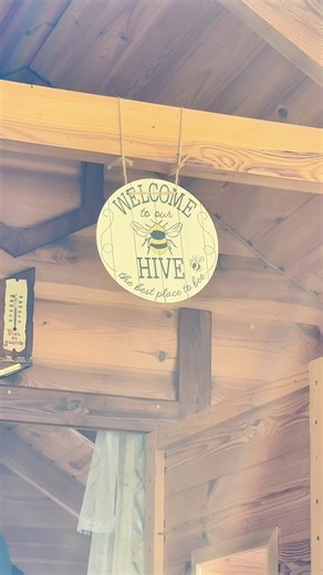 Bee Makes Tea at API Dumbrava Today we’re delighted to share a sweet and meaningful story presented by Camelia Dumbravă and Sofia Morguleț — “Bea Makes Tea” by Lesley Sims and Fred Blunt, from Usborne’s beloved collection. This video was recorded at API Dumbrava, a local honey house in Moldova, surrounded by beehives and the peaceful rhythm of village life. Through this charming setting, the activity highlights the connection between storytelling, nature, and sustainability. By reading “Bea Make