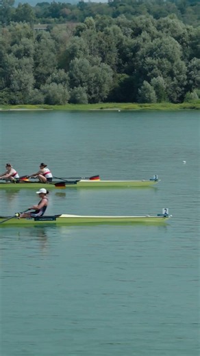 Stroke for stroke. 🚣💥 #ERCHVarese #EuropeanRowingChamps