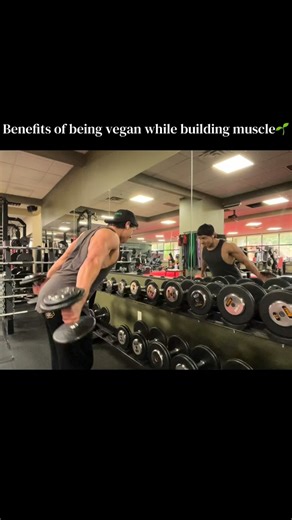 Building muscle as a vegan is actually a hack! Here’s why👇 1. Better recovery & reduced inflammation Plant-based diets are typically high in antioxidants and anti-inflammatory compounds (from fruits, vegetables, legumes). This can mean less muscle soreness, quicker recovery, and the ability to train hard more often. 2. Improved digestion & nutrient absorption Vegan diets are high in fiber, which supports gut health. A healthy gut can improve nutrient absorption, appetite regulation, and overall