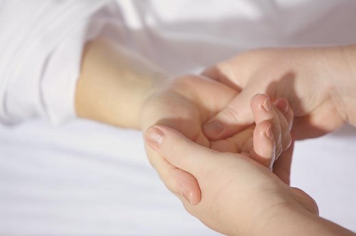 Nadi Pariksha - Pulse Diagnosis at Sri Sri Ayurveda Hospital