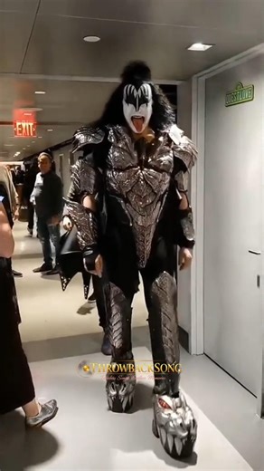 Gene on backstage#kissband #genesimmons #throwbacksong #rocknroll #shorts #music