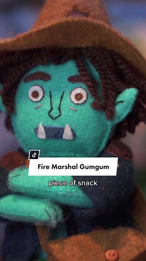 That’s one hot deception roll! #dnd5e #dndmemes #dungeonsanddragons #dndpodcast #stinkydragonpod #puppet #puppetshow #puppettheatre #dndminiatures