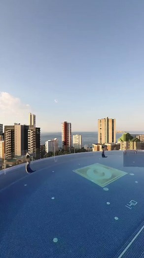 12 reactions | ¡DE VÉRTIGO! Infinity Pool desde el cielo de Benidorm...