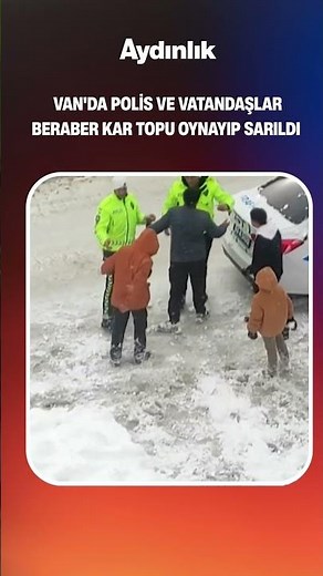 Van'da polis ve vatandaşlar birlikte kar topu oynadı #shorts #keşfet