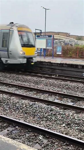 Chiltern Class 168 passes South Ruislip at speed