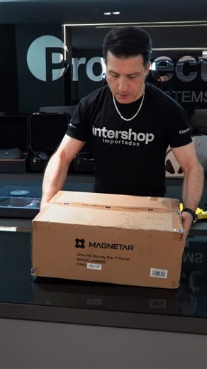 Daniel on Instagram: "O Magnetar UDP800 é um player 4K UHD pensado para quem leva imagem e som a sério. Reproduz Blu‑Ray, SACD e DVD com fidelidade, suporta Dolby Vision, HDR10+ e Dolby Atmos, e conta com saídas XLR e RCA para setups de alta fidelidade. O design robusto minimiza vibrações, garantindo leitura estável e desempenho consistente, entregando uma experiência de cinema em casa premium. 📍 Disponível na Intershop — o ponto de partida para elevar seu home theater ao próximo nível. #hifi #