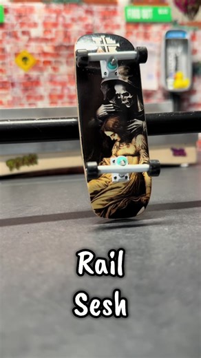 Teaked out for this Session 🐸 34mm Boxy w/Round Rail #Fingerboard #Fb #Techdeck #Skate @Teak Tuning Pro Fingerboards