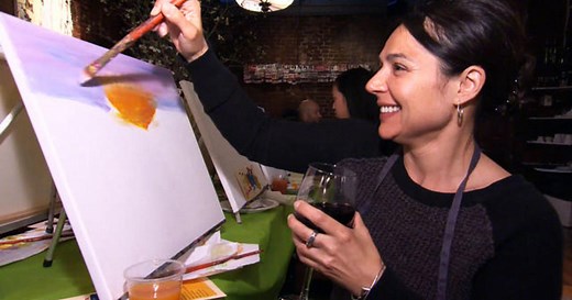 "Paint Nite" craze brings alcohol and artwork together