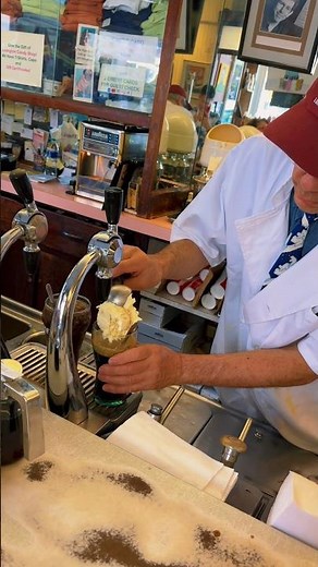 In this place they serve you the 1940 Coca Cola (with ice cream)
