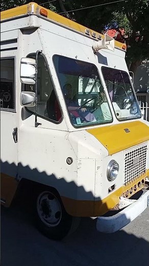 Soft serve ice cream truck music turkey the in straw high pitch