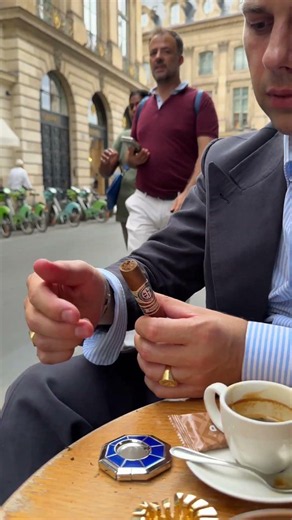 Tubo of Robusto in Paris 🇫🇷⚜️🍂 #asmr