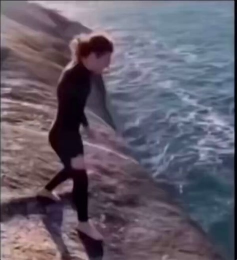 Nunca nades en lugares desconocidos‼️