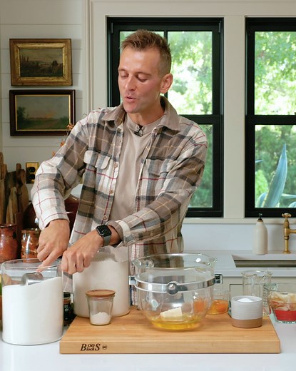 Get the recipes: https://www.wyseguide.com/tag/2025-fall-episodes/ It's officially time for fall, and today, I have a full-length 30-minute episode with some of the best flavors of fall: a squash soup, pumpkin ice cream, roasted pepitas, and a spiced apple cake. If you didn't feel like fall yet, this will put you in the mood! | Wyse Guide