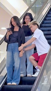 67K views · 999 reactions | Handcuff Prank escalator | mhd.irzan18 | Facebook