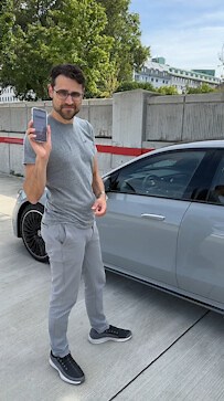 Using a Smartphone to Unlock and Start the Mercedes E-Class