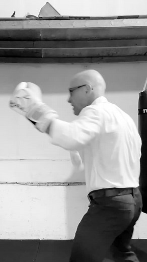 Mastering Boxing Techniques: Head Movement, Footwork, and Tactics